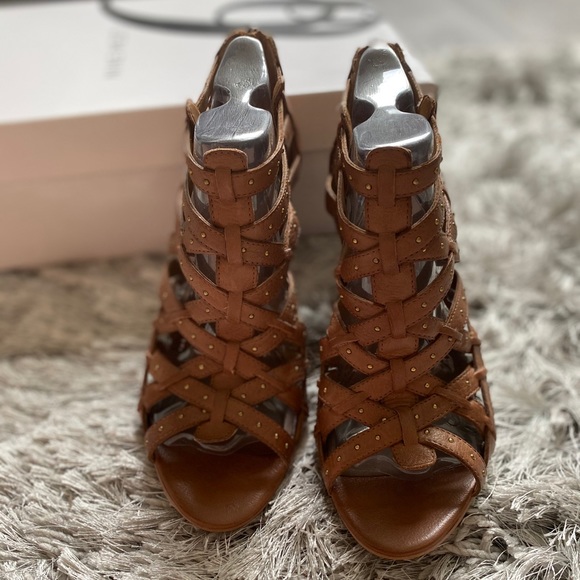 Nine West Shoes - Nine West strap heels!